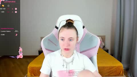 Snapshot of adelina_cowell chatting on October 26, 2025, 11:16 am Adelina online show from October 26, 2025, 11:16 am