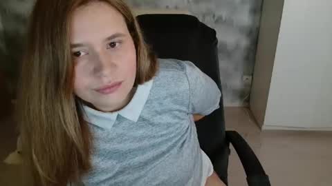 adelinalawson online show from April 9, 2026, 6:19 am