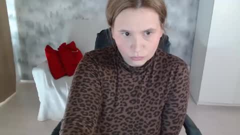 adelinalawson online show from April 17, 2026, 8:39 am