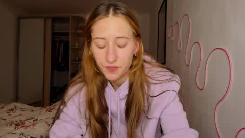 Snapshot of adellqueen chatting on May 17, 2026, 9:44 pm Adell online show from May 17, 2026, 9:44 pm