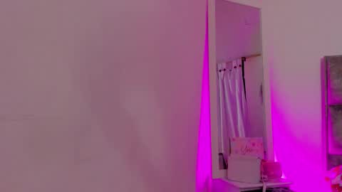   online show from November 19, 2025, 1:05 am