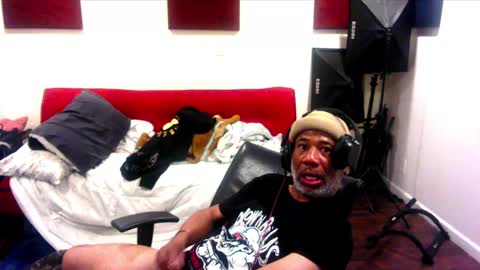 Snapshot of adick_ting chatting on January 7, 2025, 10:43 am adick_ting online show from January 7, 2025, 10:43 am