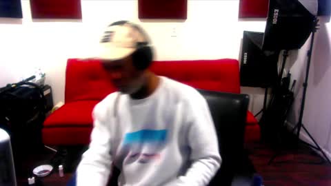 Snapshot of adick_ting chatting on February 19, 2025, 4:34 am adick_ting online show from February 19, 2025, 4:34 am