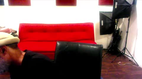 Snapshot of adick_ting chatting on March 7, 2025, 10:45 am adick_ting online show from March 7, 2025, 10:45 am
