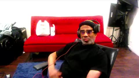 Snapshot of adick_ting chatting on March 10, 2025, 6:49 am adick_ting online show from March 10, 2025, 6:49 am