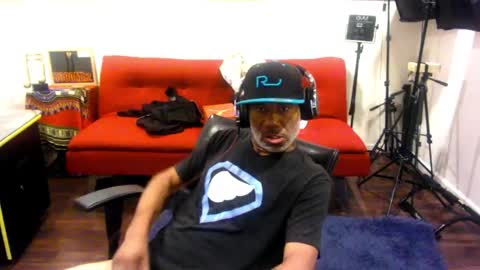 Snapshot of adick_ting chatting on October 16, 2025, 3:57 pm adick_ting online show from October 16, 2025, 3:57 pm