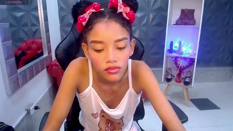 adisson_petite1 online show from February 23, 2026, 5:32 pm