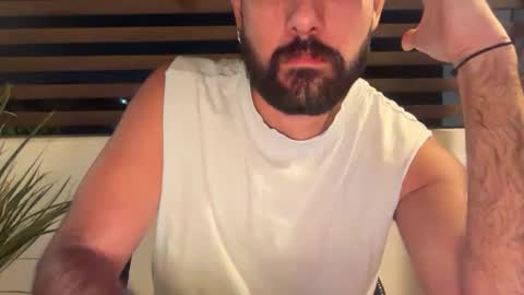 Snapshot of adolfofo chatting on December 19, 2025, 1:34 am adolfofo online show from December 19, 2025, 1:34 am