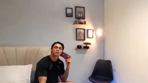 Adonis online show from November 15, 2025, 4:21 am