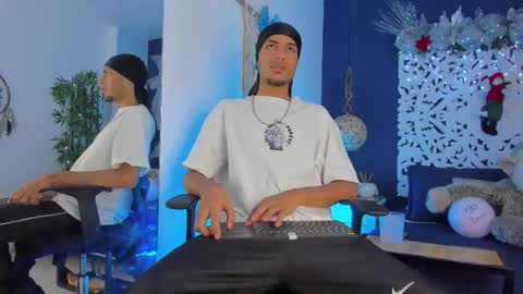 adonis_wb online show from December 3, 2025, 10:19 pm