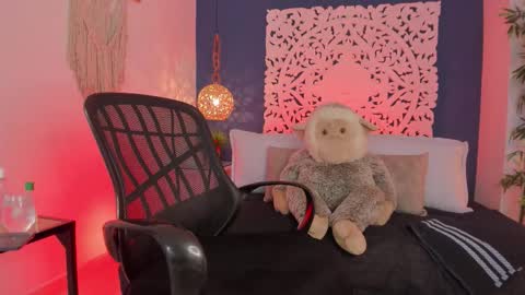 adonis_wb online show from January 15, 2026, 4:39 am