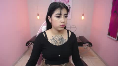 Snapshot of adri_gomez_1 chatting on May 5, 2026, 12:02 pm Adri online show from May 5, 2026, 12:02 pm