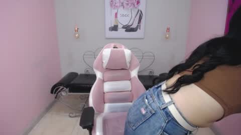 Snapshot of adri_gomez_1 chatting on May 6, 2026, 12:10 pm Adri online show from May 6, 2026, 12:10 pm