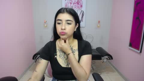 Snapshot of adri_gomez_1 chatting on May 11, 2026, 12:44 pm Adri online show from May 11, 2026, 12:44 pm
