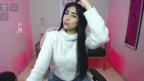 Snapshot of adri_gomez_1 chatting on May 19, 2026, 12:11 pm Adri online show from May 19, 2026, 12:11 pm