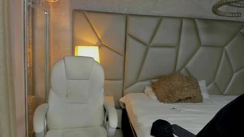   online show from October 4, 2025, 11:52 am