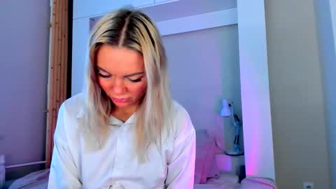 Snapshot of adriana_coy_ chatting on February 6, 2026, 8:18 am Adriana online show from February 6, 2026, 8:18 am