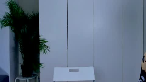 Adriana online show from April 4, 2026, 11:18 am