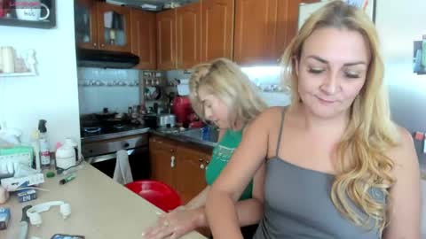 Snapshot of adrianapdes chatting on May 7, 2026, 6:57 pm Adriana Paredes online show from May 7, 2026, 6:57 pm