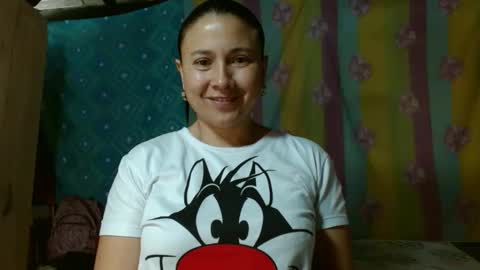 Adriana Tellez online show from December 6, 2024, 1:11 pm