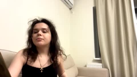 adrianemenoni online show from November 18, 2025, 4:22 pm