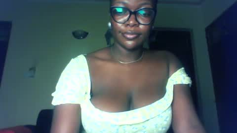 Snapshot of afrilola chatting on June 6, 2026, 4:12 pm afrilola online show from June 6, 2026, 4:12 pm