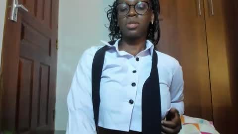 Snapshot of afro_pop chatting on November 3, 2025, 12:46 am Leah online show from November 3, 2025, 12:46 am