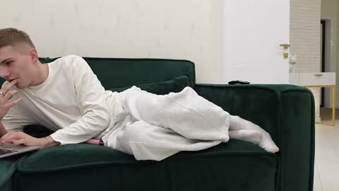 Mark online show from April 4, 2026, 9:34 pm