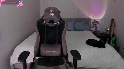 Snapshot of agata_cherry chatting on November 28, 2025, 7:22 am Eva online show from November 28, 2025, 7:22 am