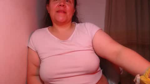 Snapshot of agathaaaa chatting on November 11, 2025, 12:43 am online show from November 11, 2025, 12:43 am