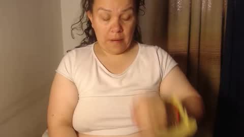 Snapshot of agathaaaa chatting on March 3, 2026, 11:27 am online show from March 3, 2026, 11:27 am