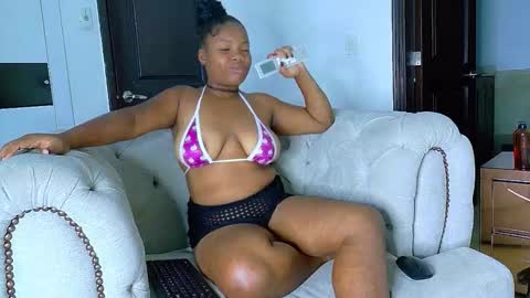 Snapshot of agatharusso chatting on October 6, 2025, 8:17 pm Agathaa online show from October 6, 2025, 8:17 pm