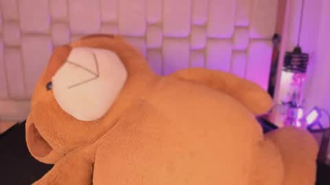 agathauwudoll online show from May 7, 2026, 8:03 pm