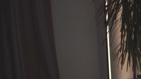 May online show from April 19, 2026, 6:10 pm