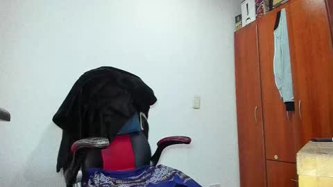 Agustin online show from January 14, 2026, 7:41 pm