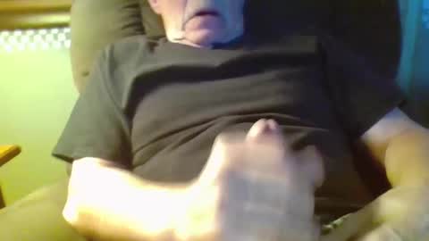 aguynrkfrd online show from January 3, 2025, 10:52 am