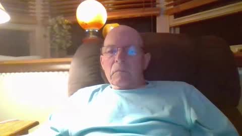 aguynrkfrd online show from September 21, 2025, 9:22 am