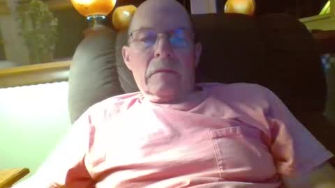 aguynrkfrd online show from November 8, 2025, 10:26 am