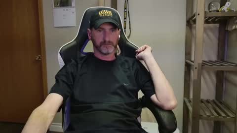 Snapshot of ah_shucks_ chatting on April 10, 2026, 3:23 am AhShucks online show from April 10, 2026, 3:23 am