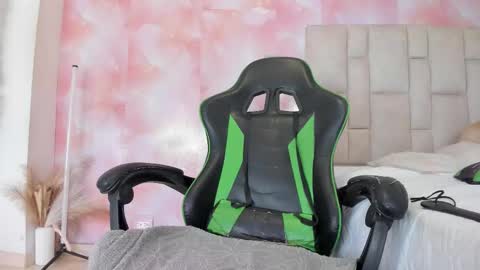 Snapshot of aida_rose chatting on February 17, 2026, 7:53 pm karoline online show from February 17, 2026, 7:53 pm