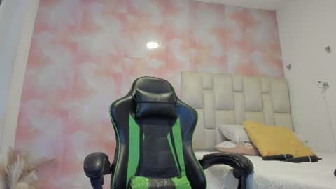 Snapshot of aida_rose chatting on June 19, 2026, 8:23 pm karoline online show from June 19, 2026, 8:23 pm