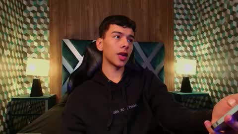 Snapshot of aiden_royce chatting on November 16, 2025, 1:22 am aiden_royce online show from November 16, 2025, 1:22 am