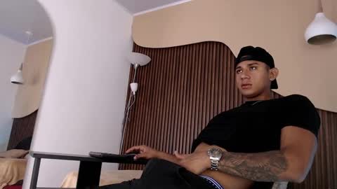 Snapshot of aiden_steel chatting on September 24, 2025, 1:36 pm Aiden online show from September 24, 2025, 1:36 pm