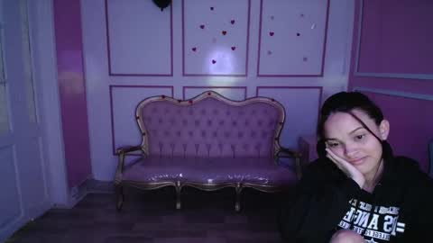 Snapshot of ailen_t chatting on January 8, 2025, 9:42 am Ailen online show from January 8, 2025, 9:42 am