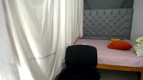 ailyn_rosendo online show from January 24, 2025, 3:00 am