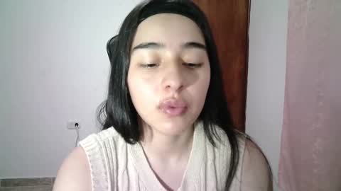 Snapshot of aineangeel chatting on October 11, 2025, 12:43 am AINE online show from October 11, 2025, 12:43 am