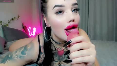 Aira online show from November 1, 2025, 3:08 am