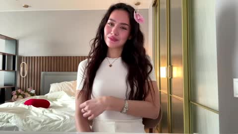 Aisha online show from April 12, 2026, 6:18 am