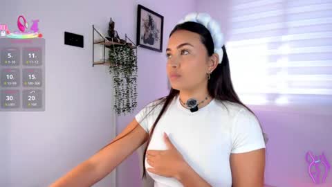 Snapshot of aisha_es chatting on July 10, 2026, 7:49 pm Aisha online show from July 10, 2026, 7:49 pm