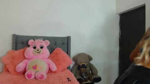 aisha_sex222 online show from September 21, 2025, 9:49 pm